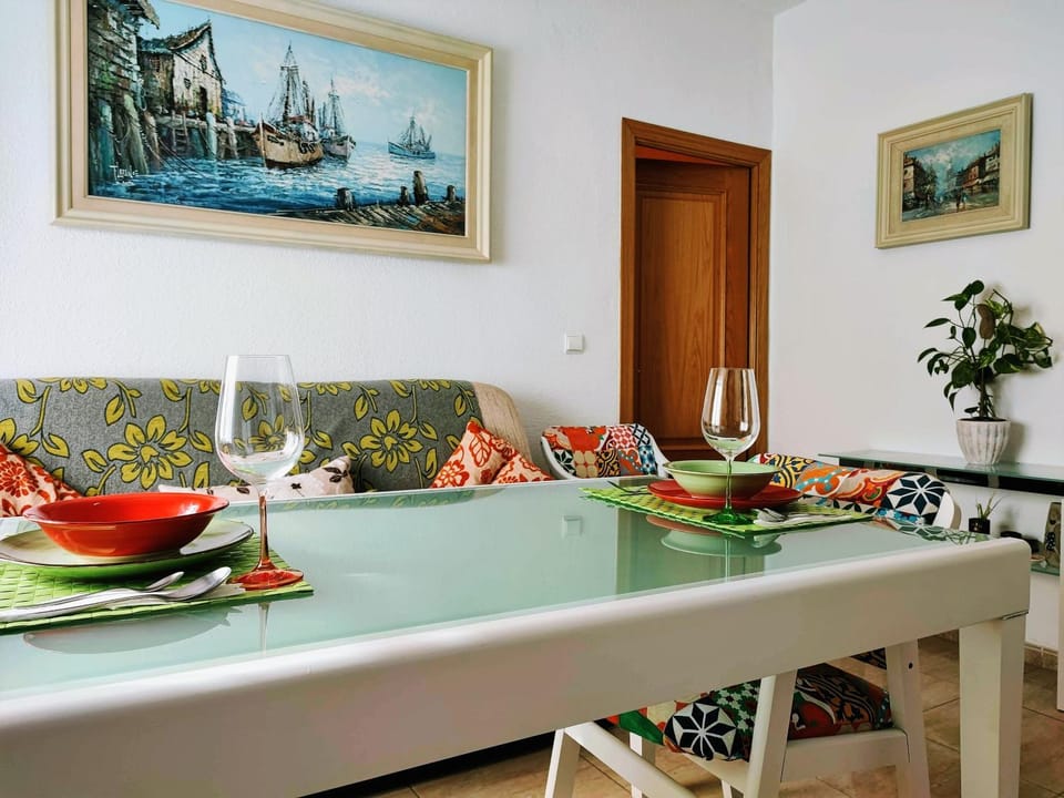 Living room, Dining area