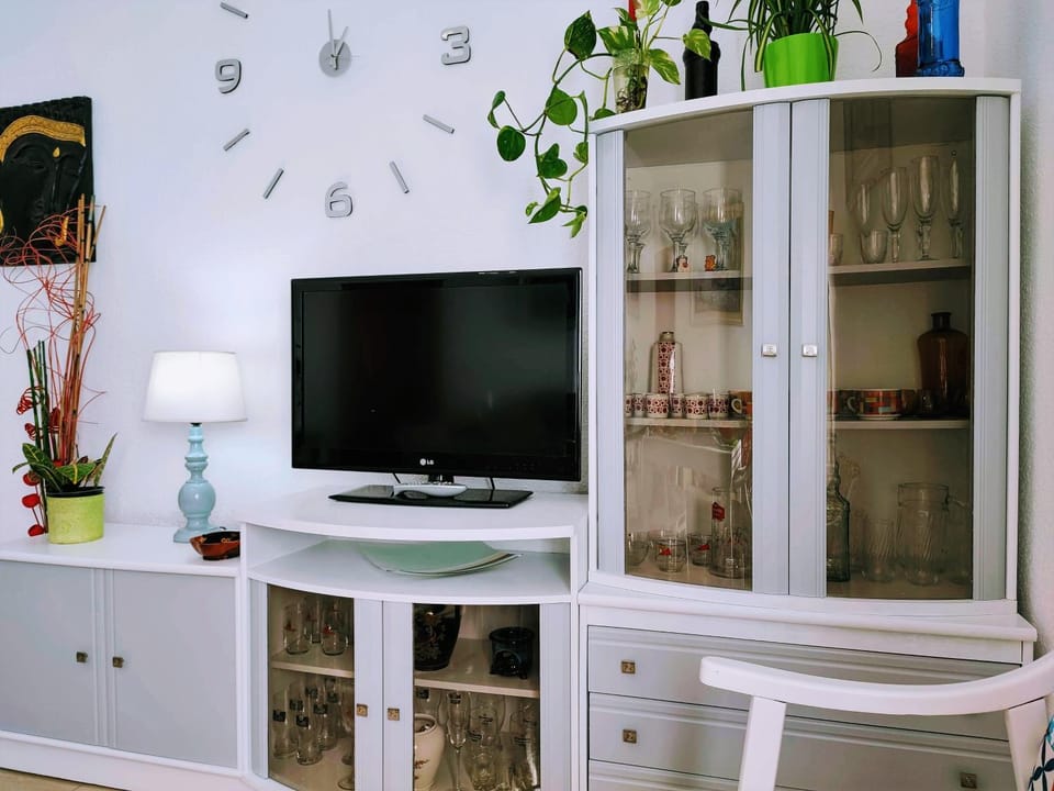 TV and multimedia, Living room, Dining area, hair dresser, air conditioner