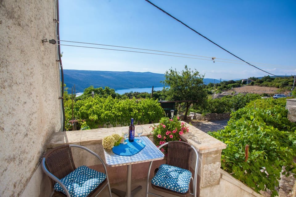 Day, Neighbourhood, Natural landscape, Summer, Balcony/Terrace, Food and drinks, Decorative detail, Seating area, On site, Lake view, Drinks