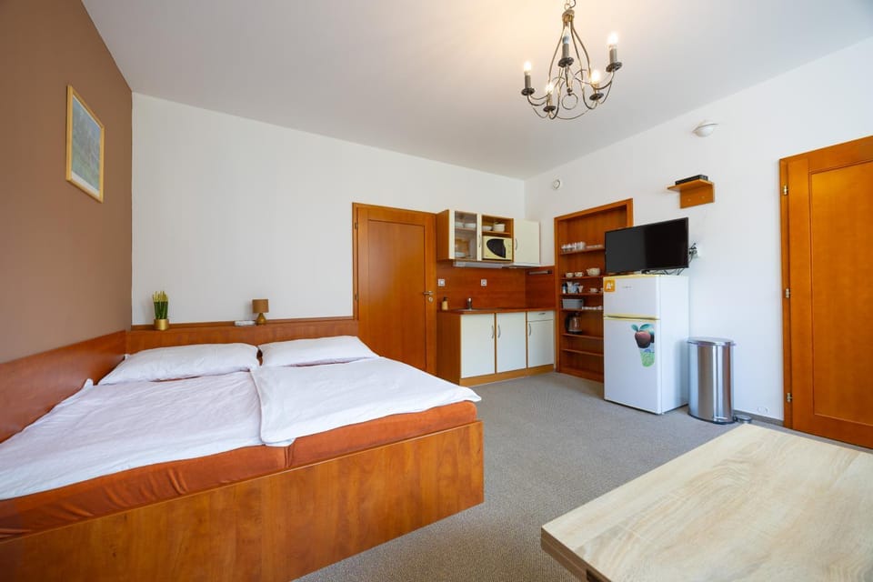 Bed, Kitchen or kitchenette