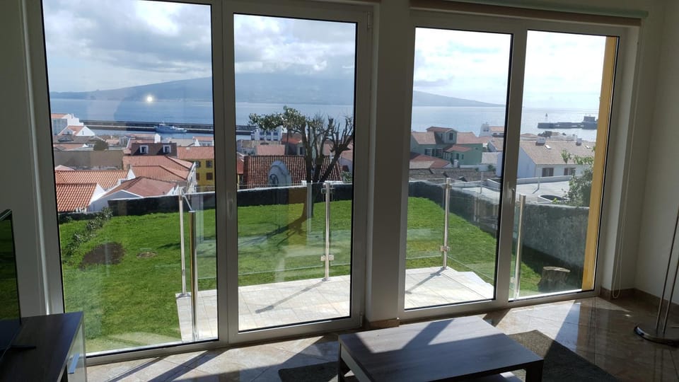 View (from property/room), Balcony/Terrace, Mountain view