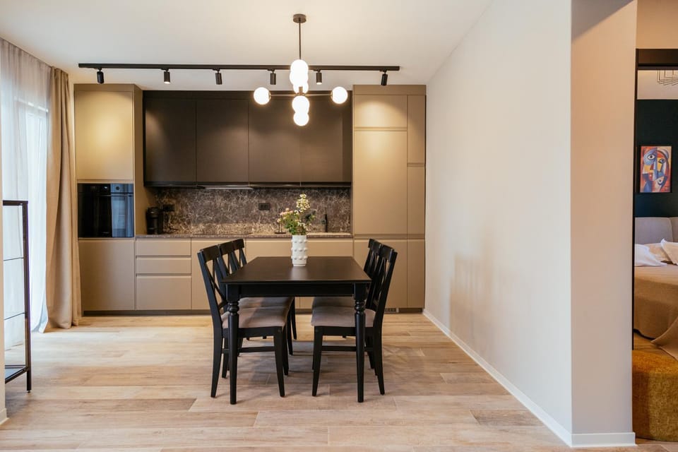 Kitchen or kitchenette, Seating area, Dining area