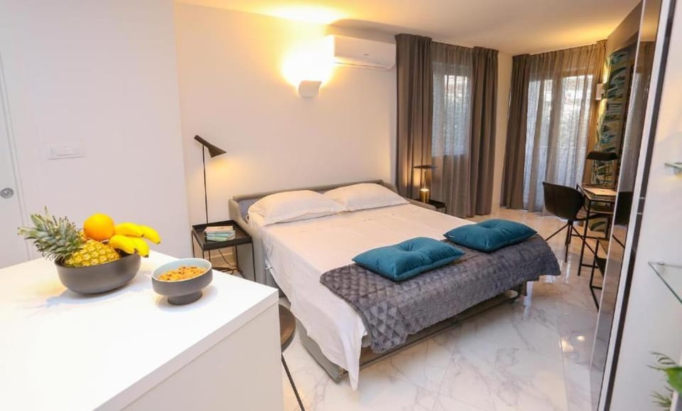 Bed, Photo of the whole room