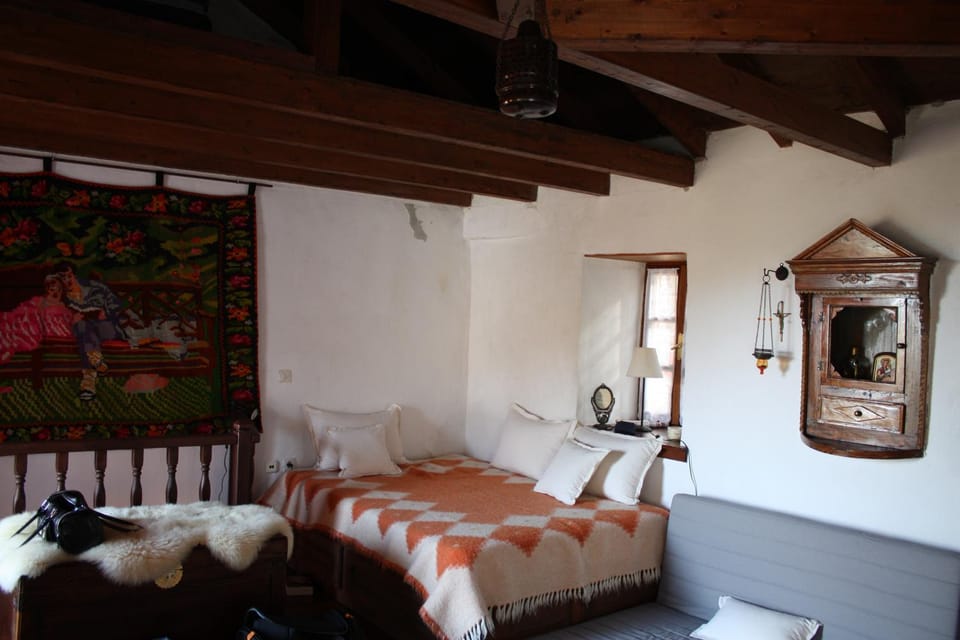 Bed, Living room, Bedroom