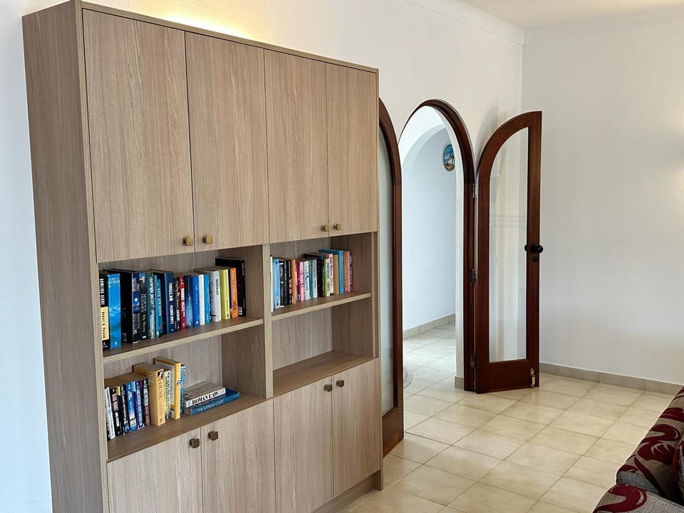 Library, Living room