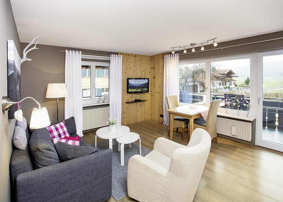 Living room, Seating area, Dining area