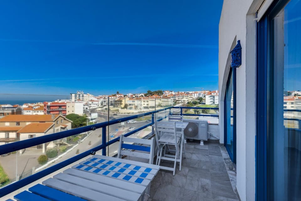 Property building, Day, View (from property/room), Balcony/Terrace, Living room, Seating area, Dining area, City view, Sea view