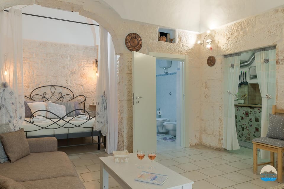Bathroom, Living room, Photo of the whole room, Dining area, Bedroom