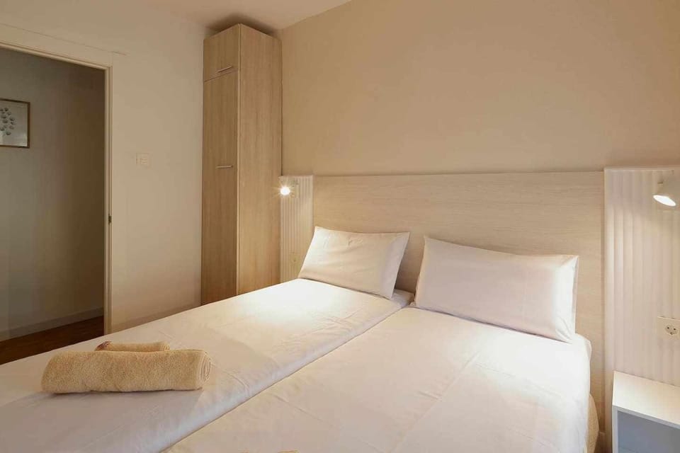 Bed, Photo of the whole room, Bedroom, towels, wardrobe