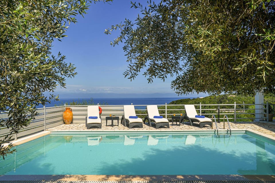 Day, Swimming pool