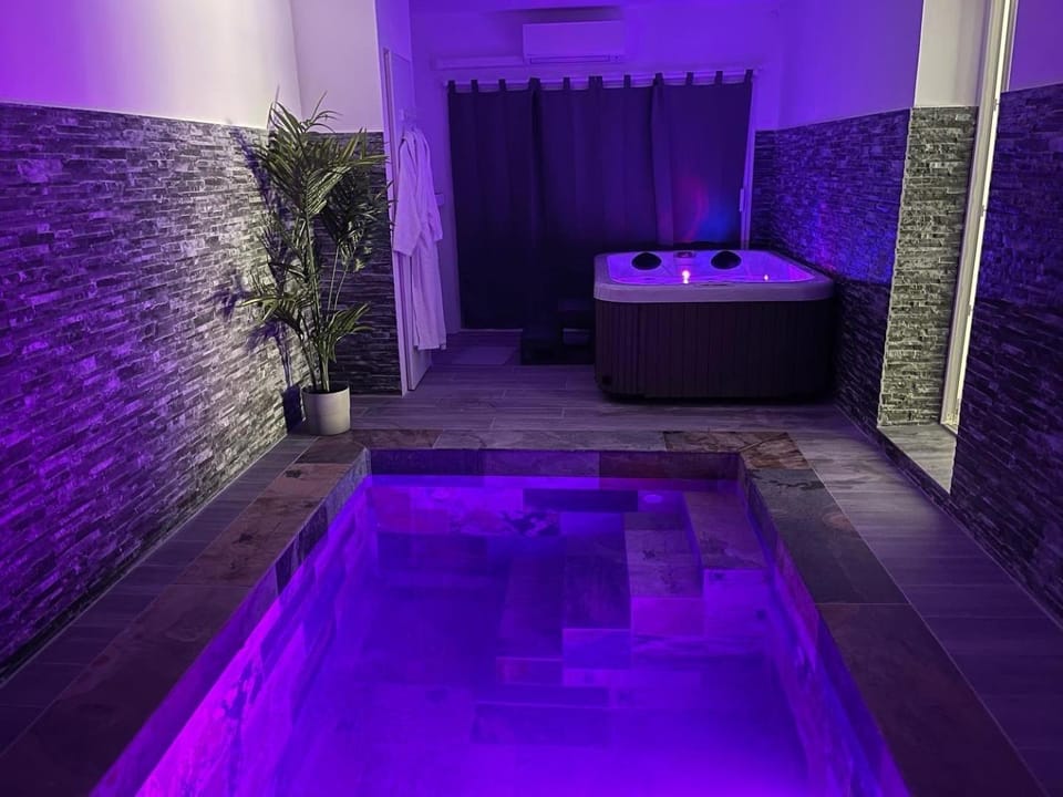 Hot Tub, Pool view, Swimming pool