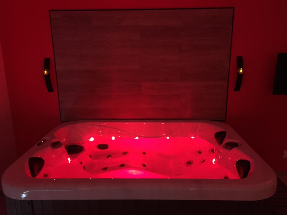 La Paillote Exotique Spa Bed and Breakfast in Provence-Alpes-Côte d'Azur