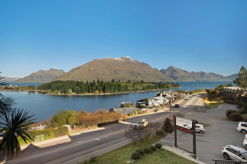 Day, Lake view, Mountain view, Location