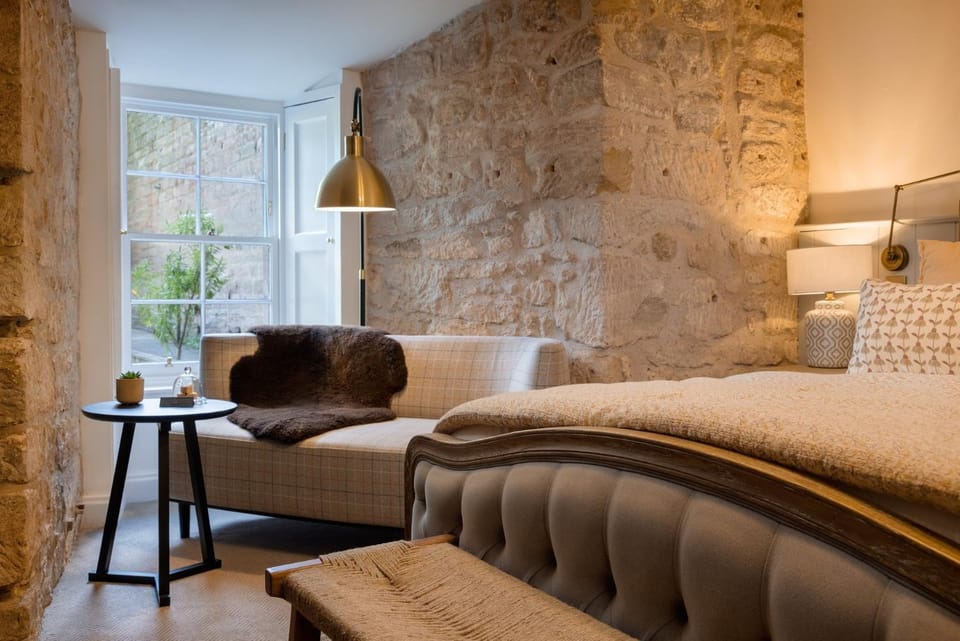 Bed, Seating area