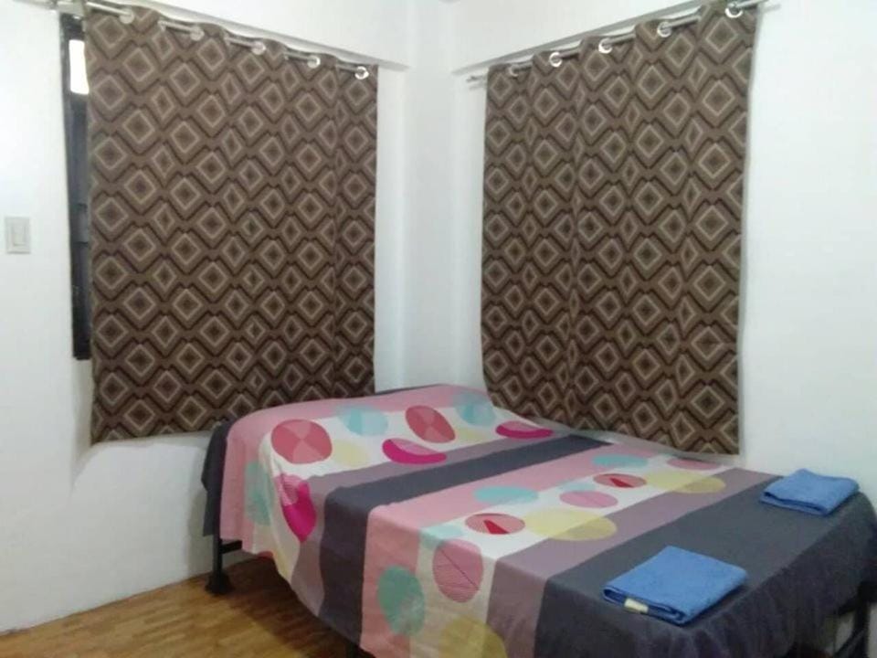 Budget Studio Unit in Makati Bed and Breakfast in Pasay