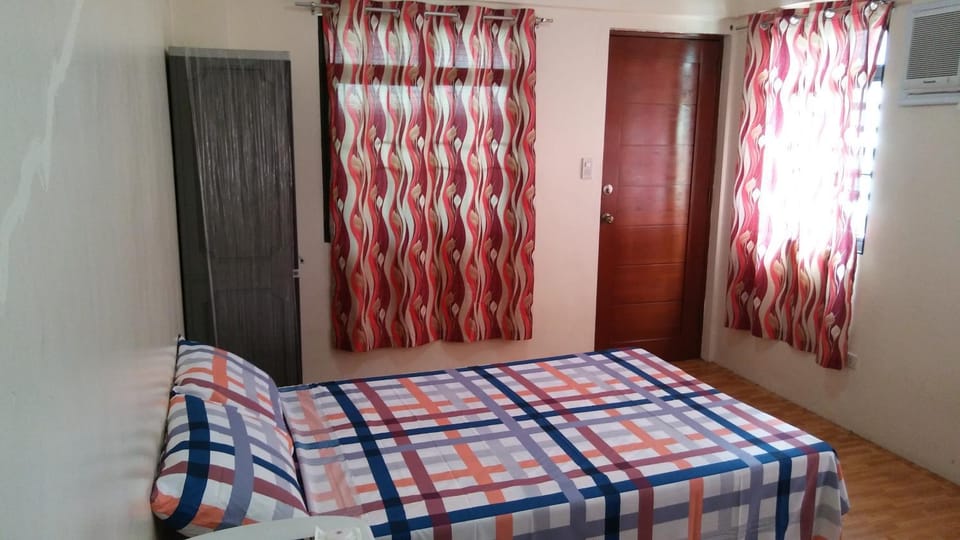 Budget Studio Unit in Makati Bed and Breakfast in Pasay