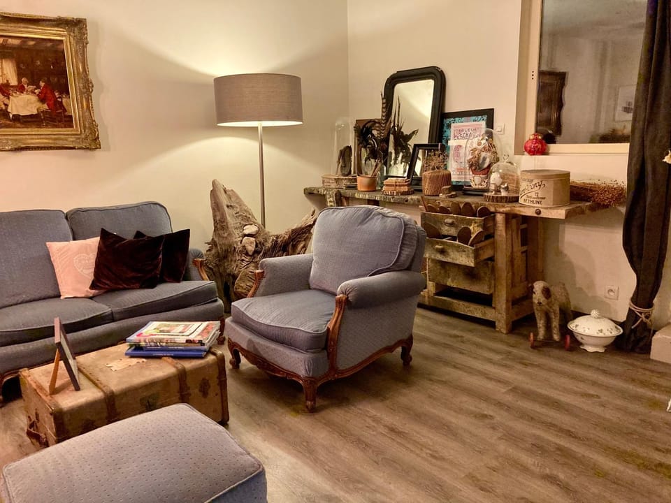 Living room, Seating area