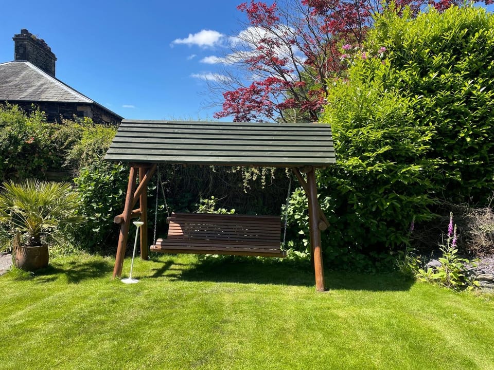Garden, Seating area, Garden view, Landmark view