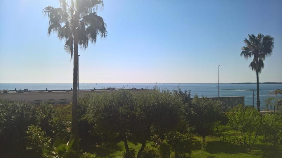 Holiday Home with beautiful Sea View House in Cannes