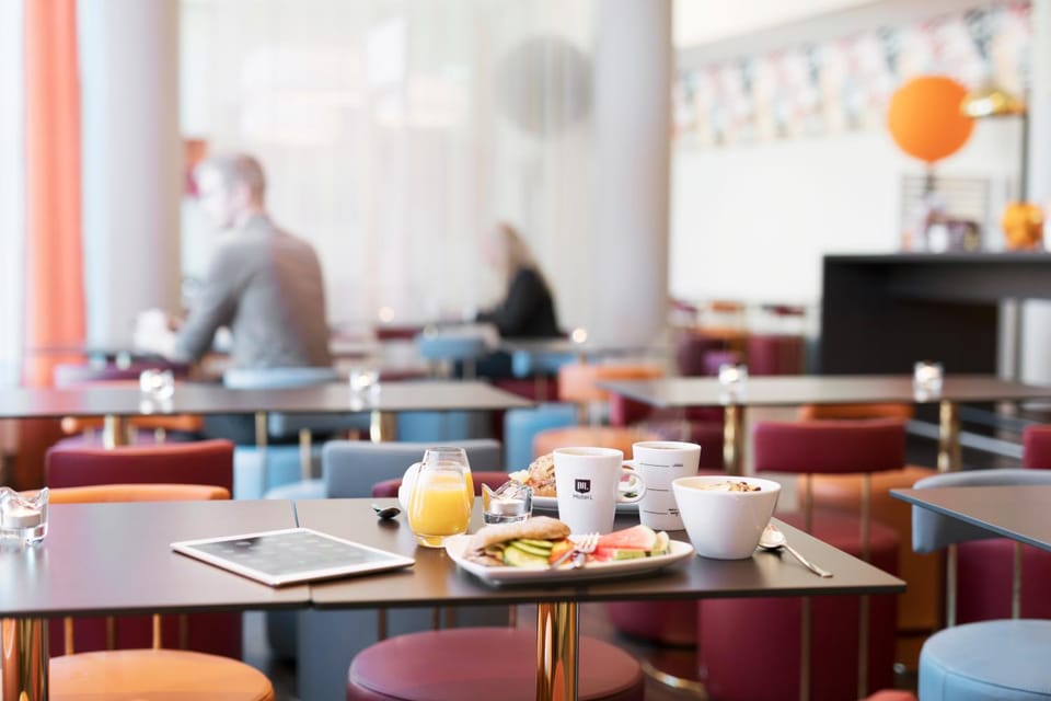 Restaurant/places to eat, Coffee/tea facilities, Dining area, Breakfast, Continental breakfast, Buffet breakfast