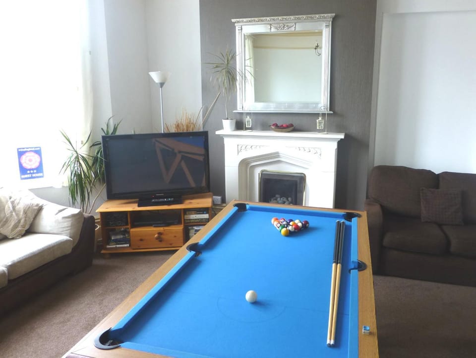 Communal lounge/ TV room, Activities, Game Room, Table tennis, On site, Area and facilities, Sports, Certificate/Award