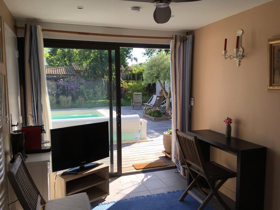 Bedroom, Garden view, Pool view