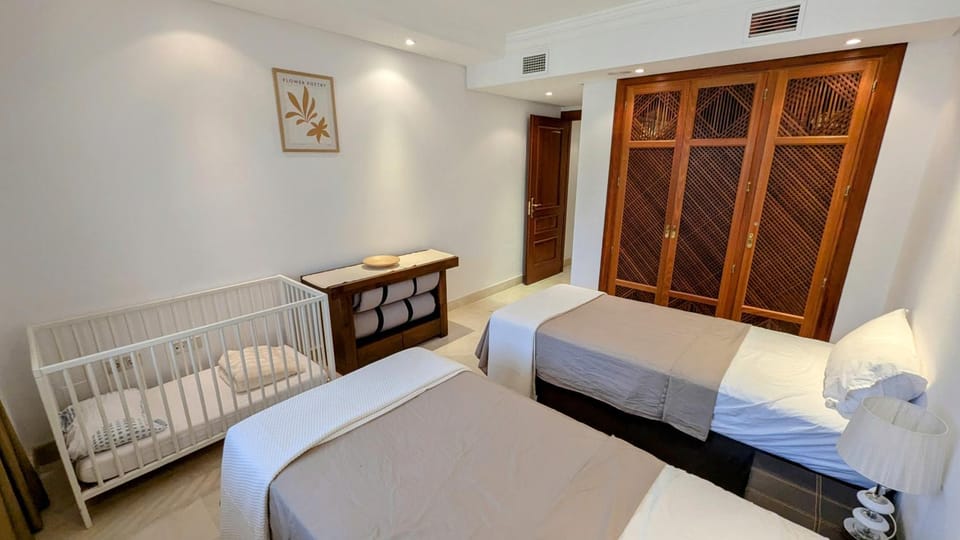 Bedroom, air conditioner