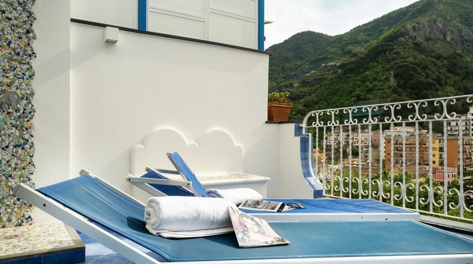 Natural landscape, View (from property/room), Balcony/Terrace, Mountain view, towels