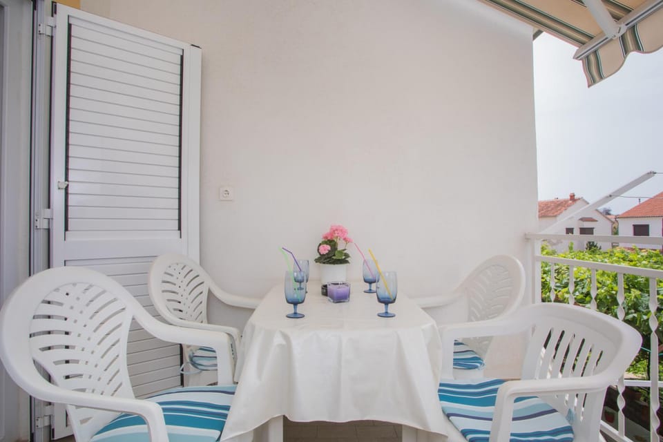 Balcony/Terrace, Drinks