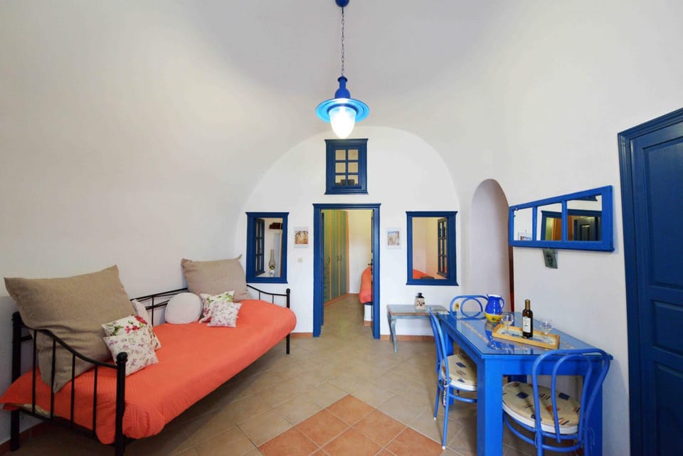 Bed, Seating area