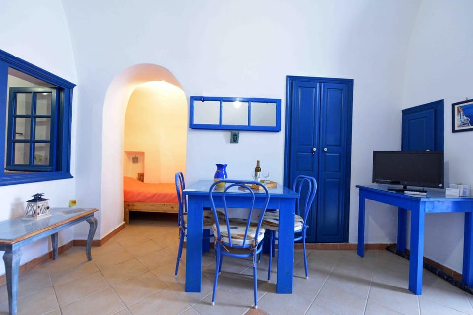 Dining area, Bedroom