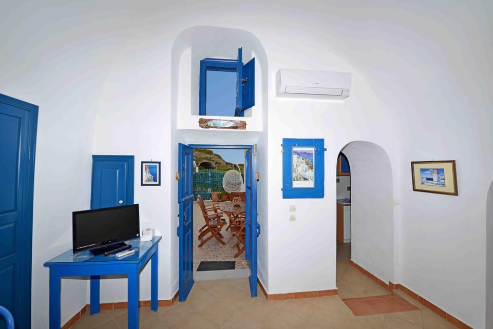 TV and multimedia, Balcony/Terrace, air conditioner
