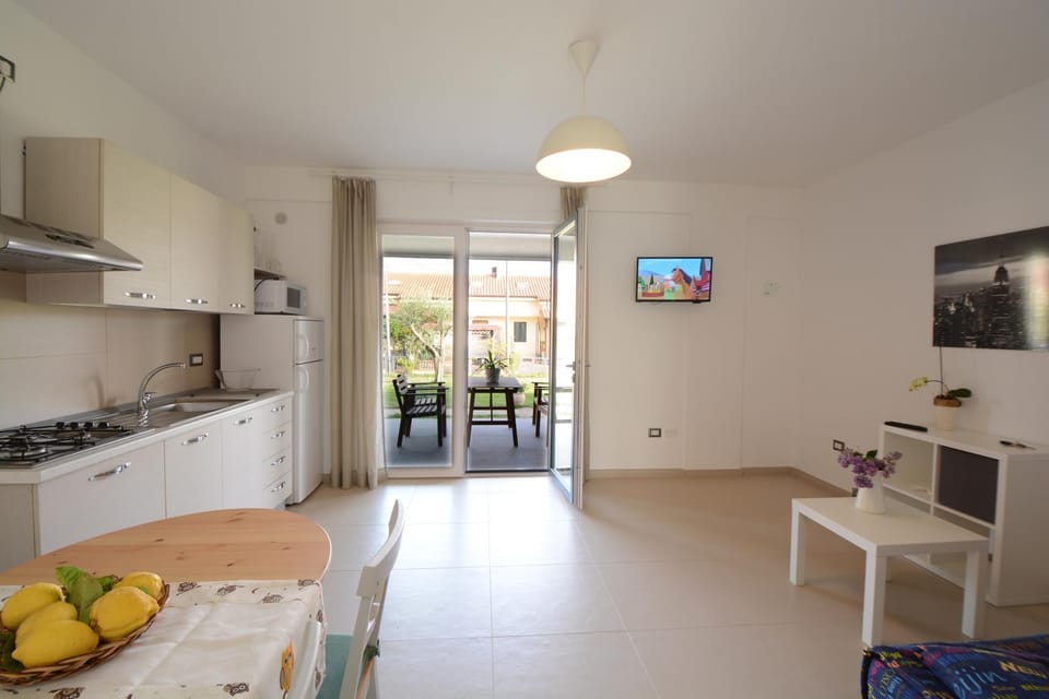 Spring, Natural landscape, BBQ facilities, Garden, TV and multimedia, Coffee/tea facilities, Kitchen or kitchenette, Living room, Seating area, Dining area