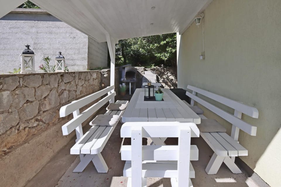 Location, children, Family