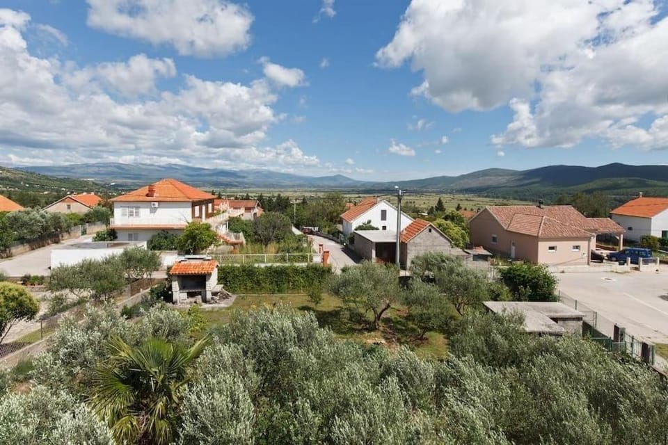 Location, children, Family
