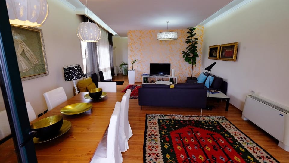 Communal lounge/ TV room, TV and multimedia, Living room, Photo of the whole room, Decorative detail, Decorative detail, Seating area