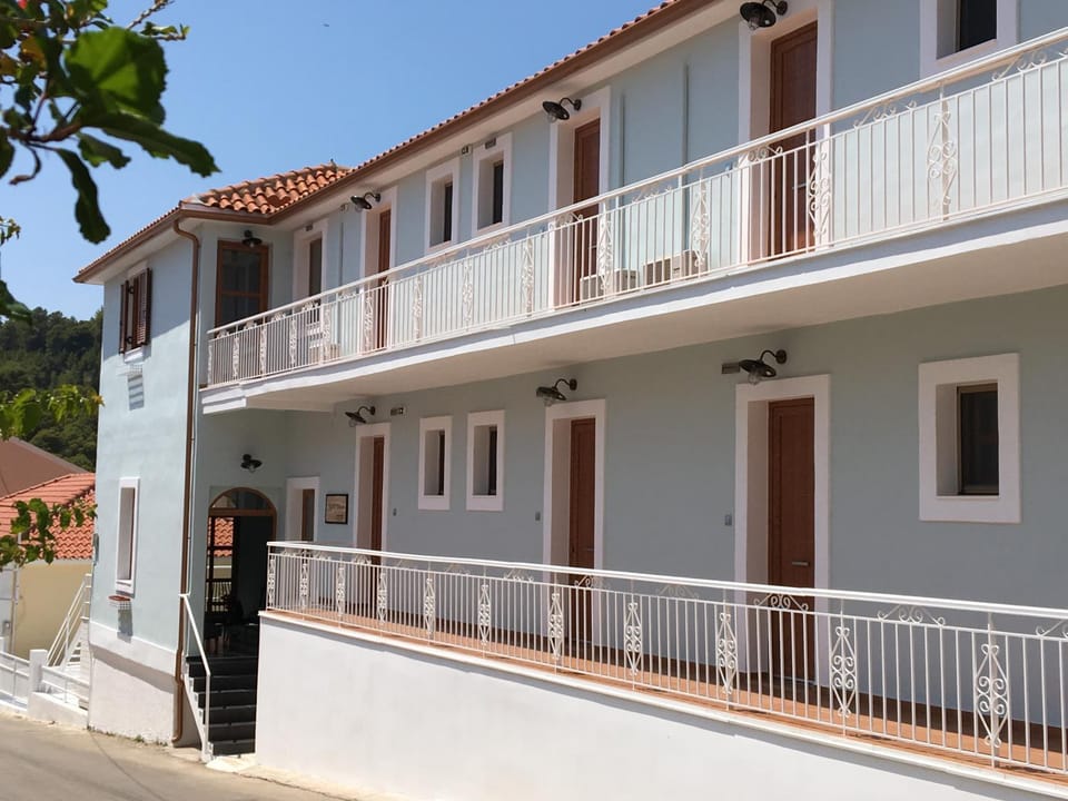 Property building, Facade/entrance, Internal: Not applicable to any particular room