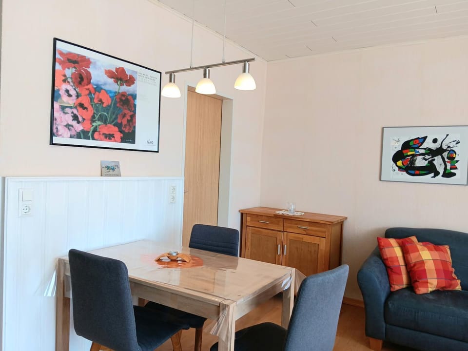 Living room, Dining area