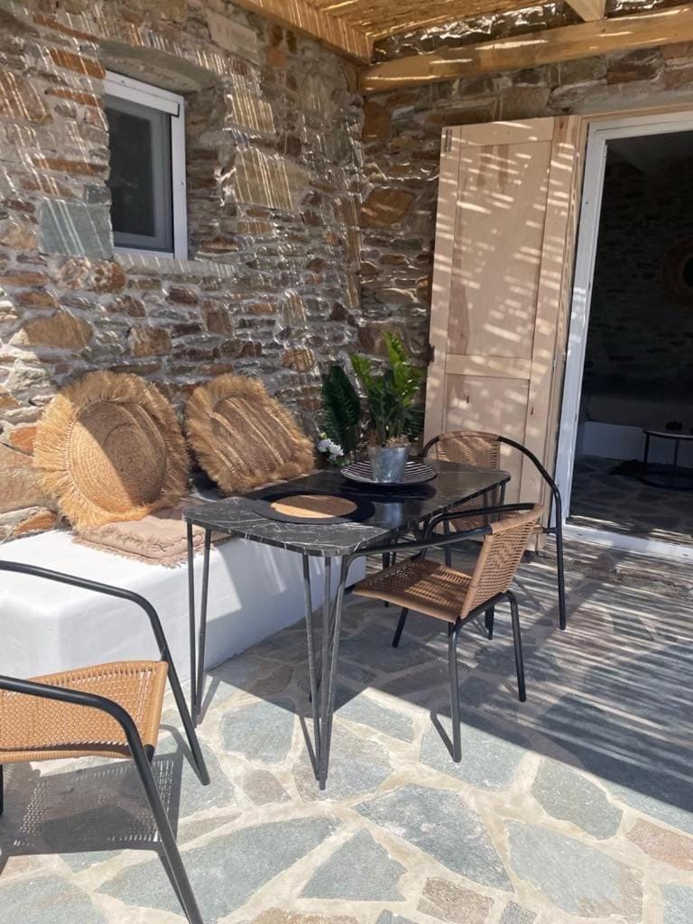 Darsi suites Kythnos Country House in Kea-Kythnos