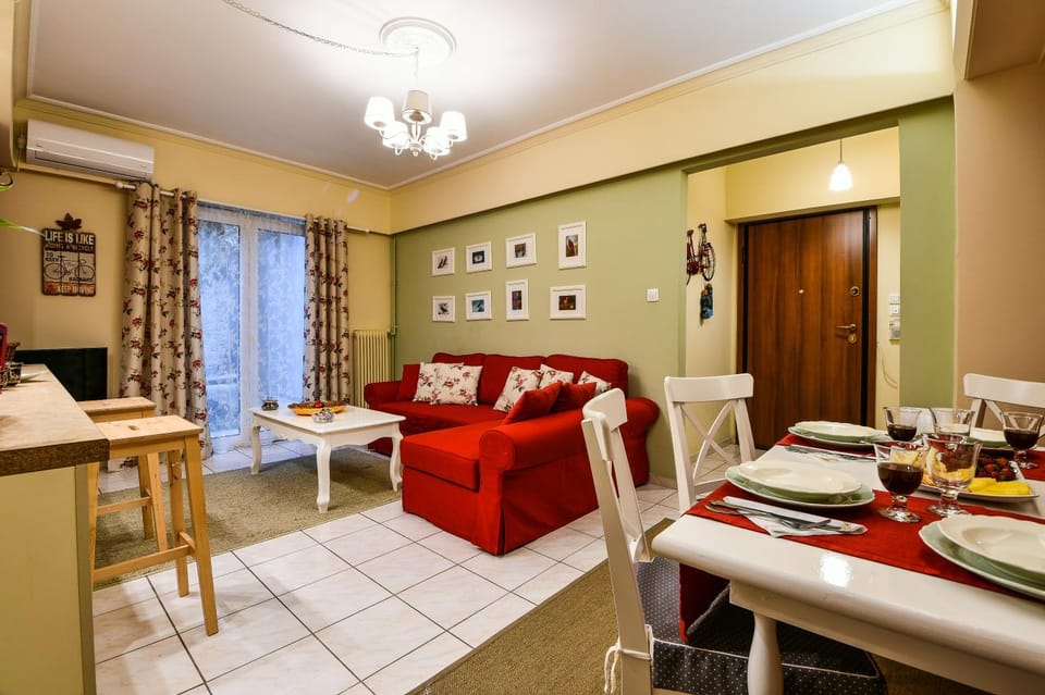 Living room, Seating area, Dining area