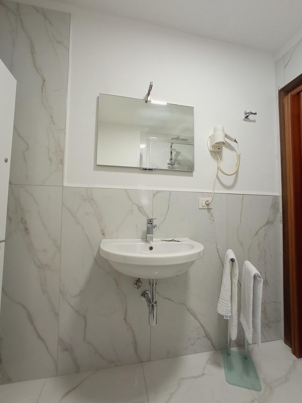 Bathroom, towels