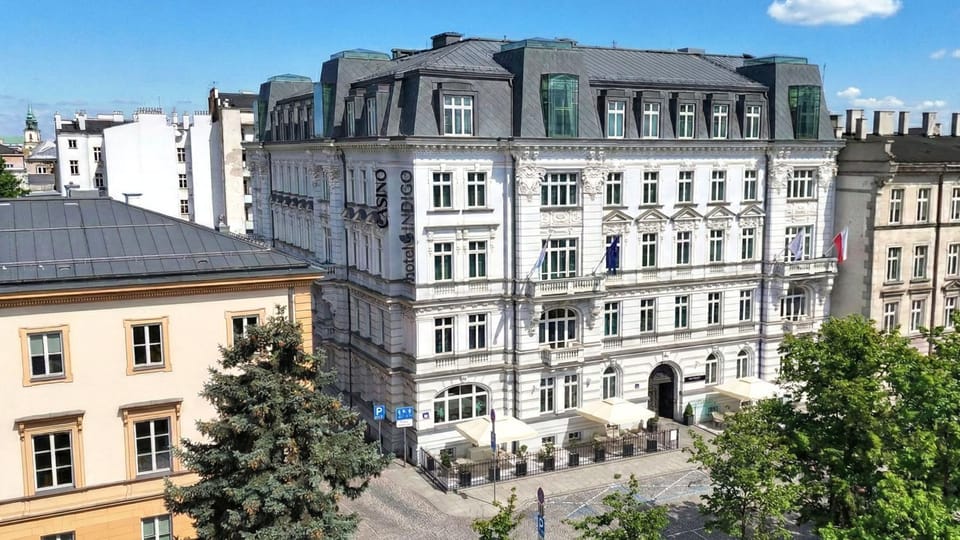 Property building, Day, Neighbourhood, Location