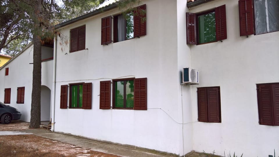 Property building, Facade/entrance, On site