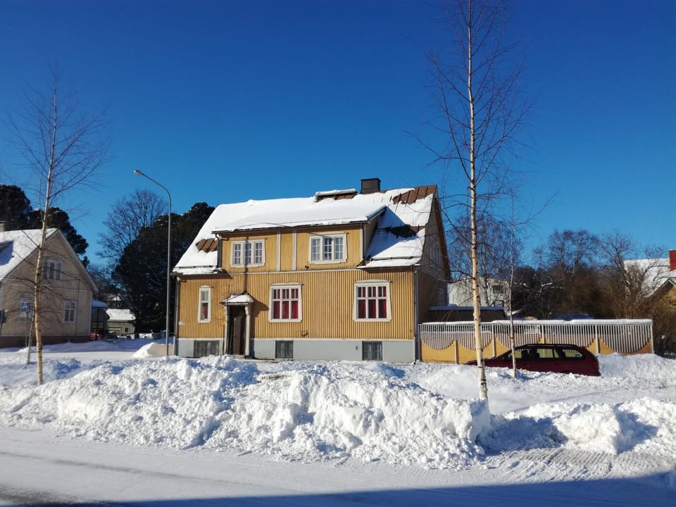 Facade/entrance, Winter