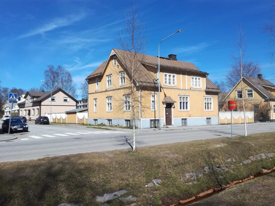 Property building, Neighbourhood