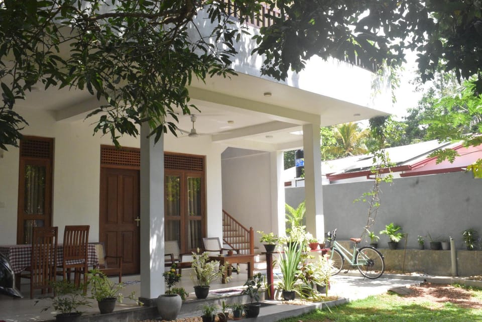 Property building, Facade/entrance, Day, Garden, Garden view
