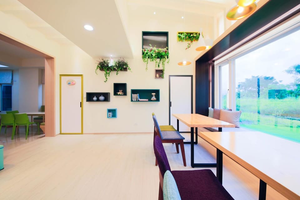 Communal lounge/ TV room, Dining area