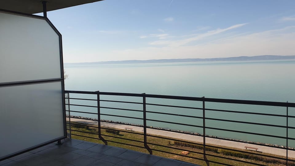 Balcony/Terrace, Lake view