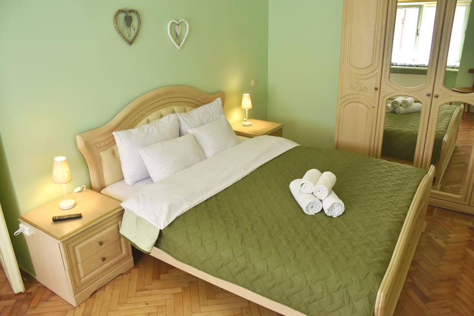 Bed, Photo of the whole room, Bedroom, towels, wardrobe