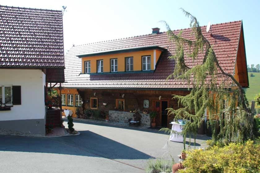Weingut Schatz Nature lodge in Styria